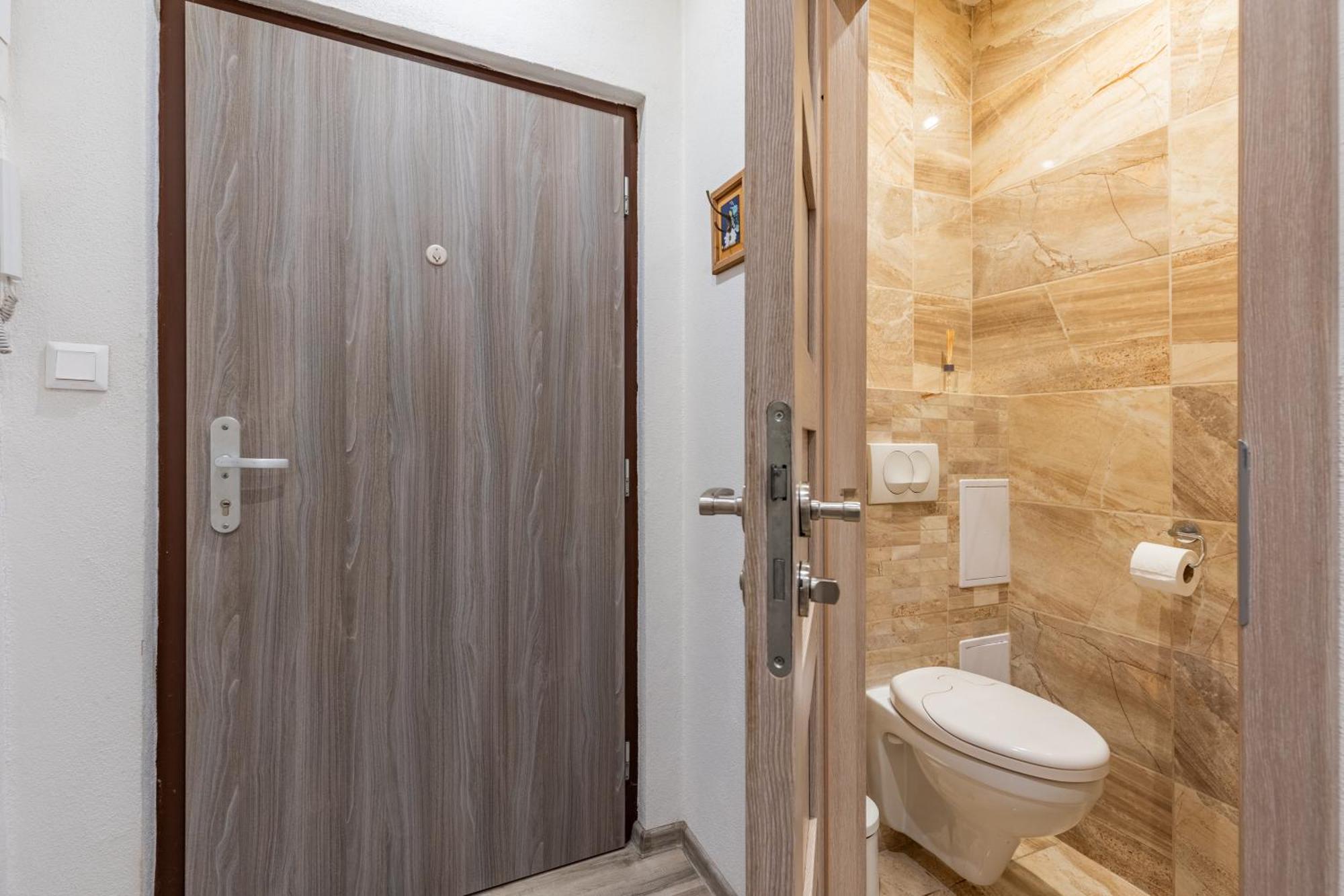 Апартаменти Charming Flat, Steps From Castle - Historic Part Братислава Екстер'єр фото