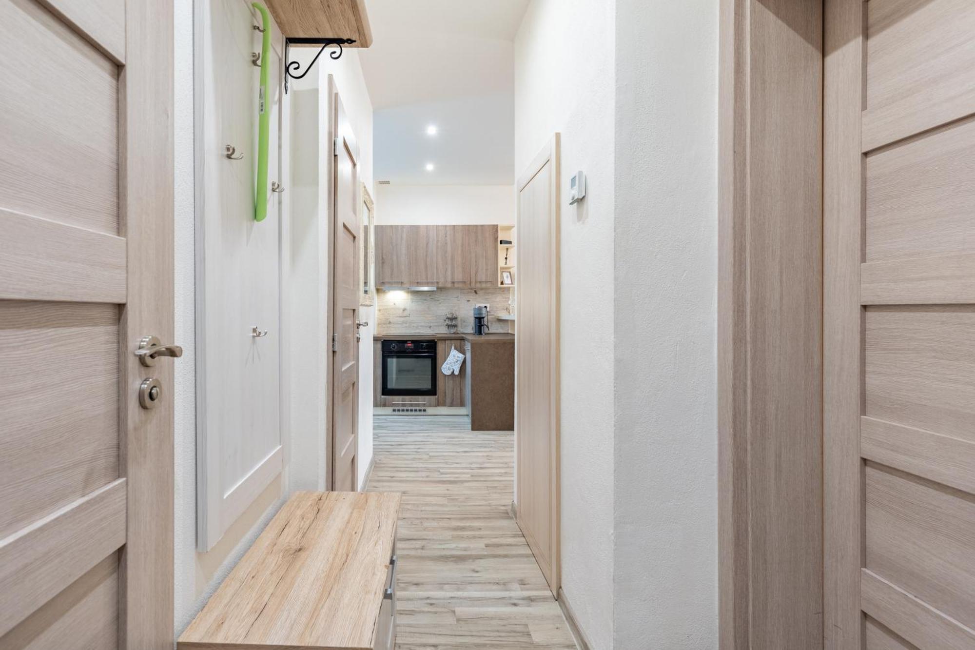 Апартаменти Charming Flat, Steps From Castle - Historic Part Братислава Екстер'єр фото