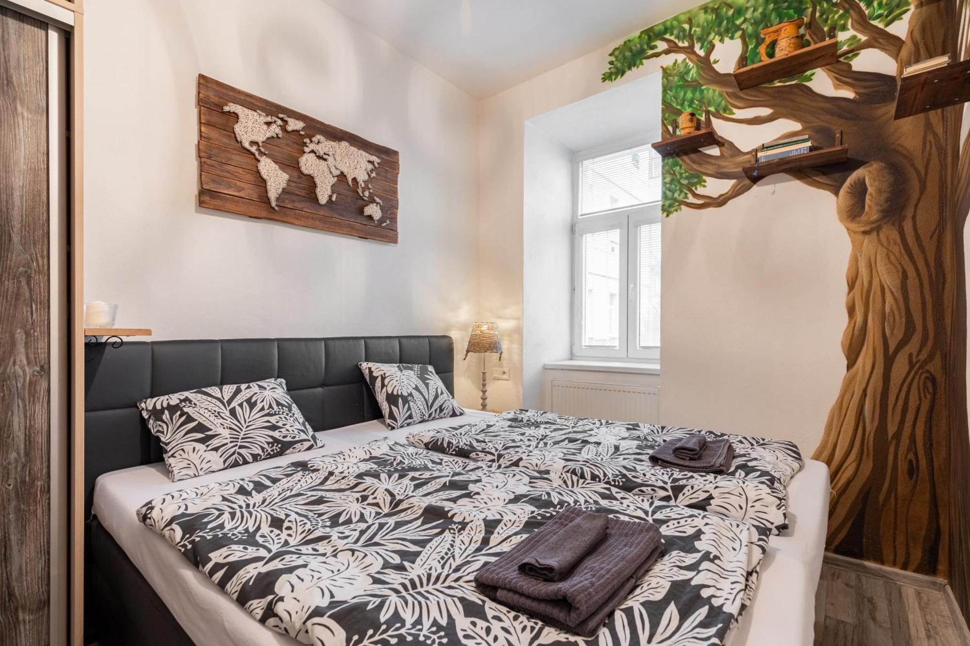 Апартаменти Charming Flat, Steps From Castle - Historic Part Братислава Екстер'єр фото